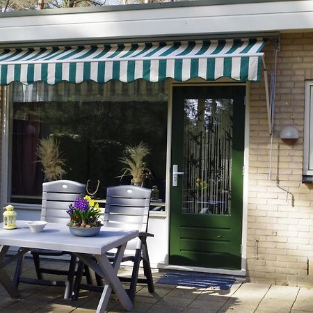 Geschakelde Bungalow Op De Veluwe "De Eekhoorn" อ็อตเตอร์โล ภายนอก รูปภาพ
