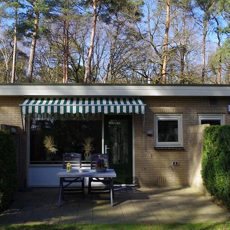 Geschakelde Bungalow Op De Veluwe "De Eekhoorn" อ็อตเตอร์โล ภายนอก รูปภาพ
