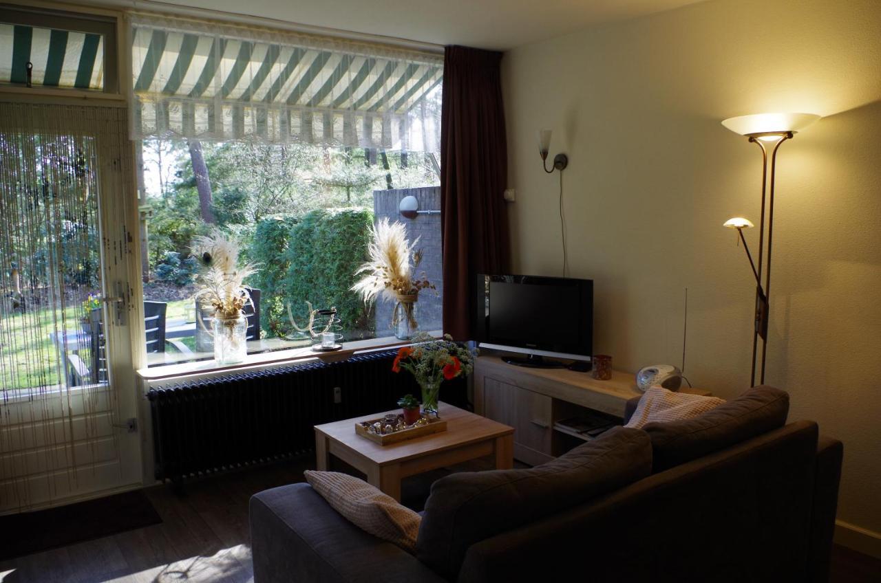 Geschakelde Bungalow Op De Veluwe "De Eekhoorn" อ็อตเตอร์โล ภายนอก รูปภาพ