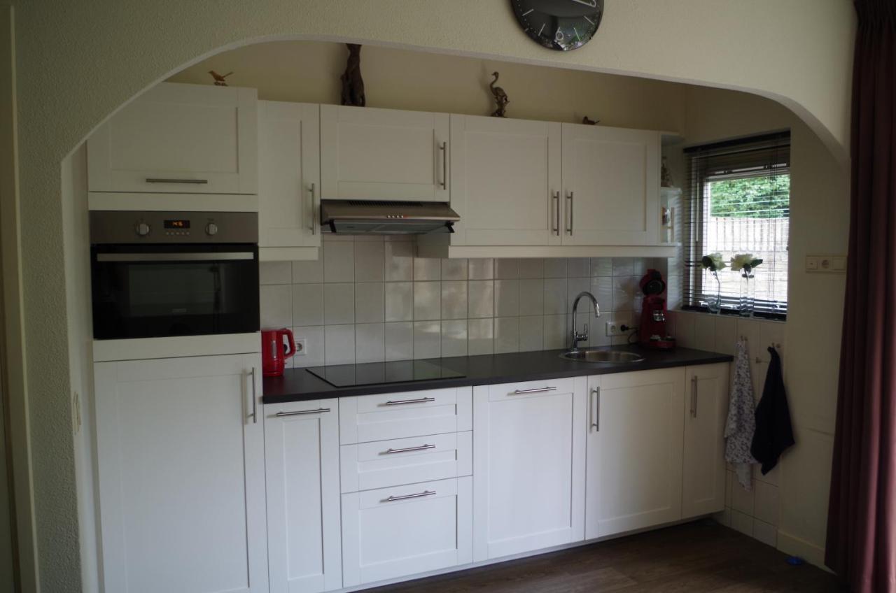 Geschakelde Bungalow Op De Veluwe "De Eekhoorn" อ็อตเตอร์โล ภายนอก รูปภาพ