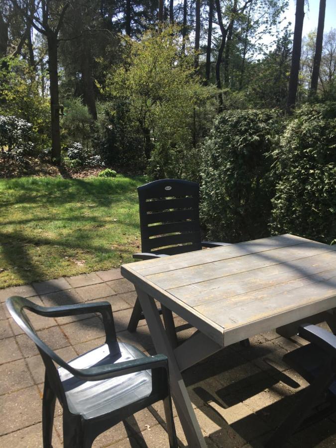 Geschakelde Bungalow Op De Veluwe "De Eekhoorn" อ็อตเตอร์โล ภายนอก รูปภาพ